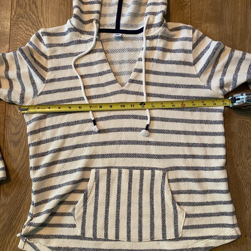 Old Navy hoodie . Cream & navy Striped beach hoodie size small . EUC - Picture 5 of 7